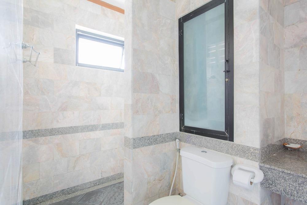 Onnicha Hotel Ratsada Екстер'єр фото